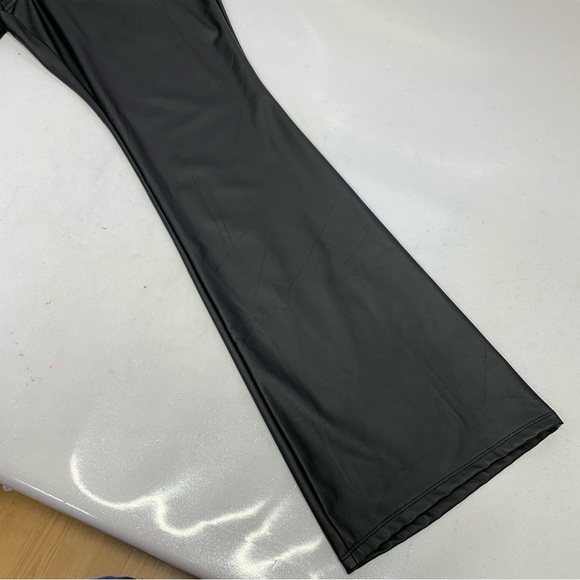 Torrid Faux Leather Pants 2X Black Pull On Boot Pockets Stretch Boho Goth Retro - Picture 3 of 11